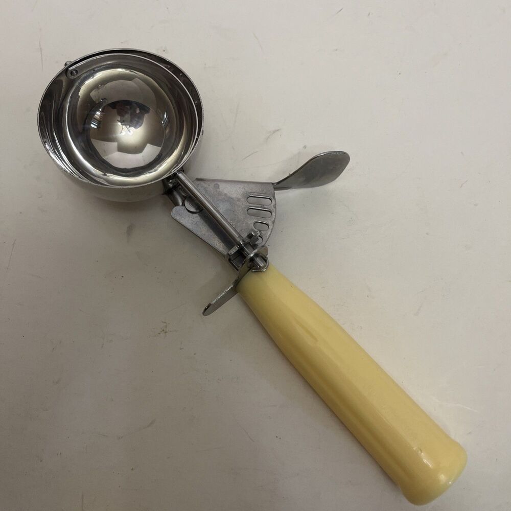 Vtg 4oz Ice Cream Scoop Cookie Scoop RestaurantWare Butter Yellow Handle Trigger